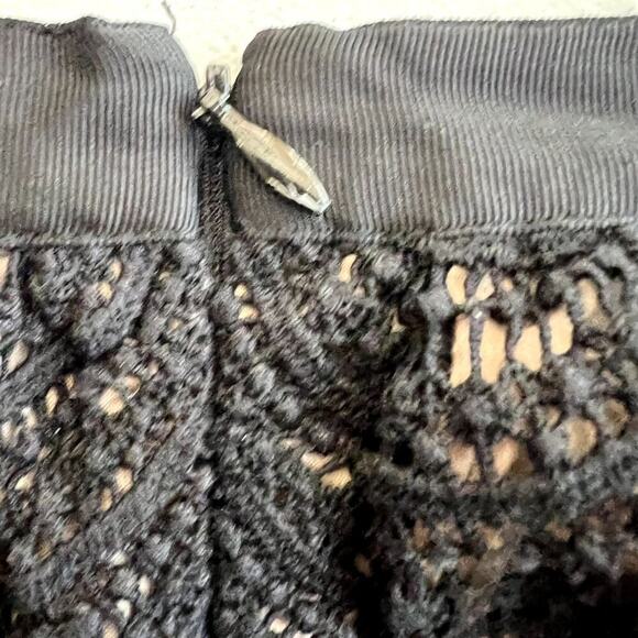 Club Monaco Mini Skirt Women 4 Crochet Lace Black Nude Scalloped dark academia - Picture 6 of 6
